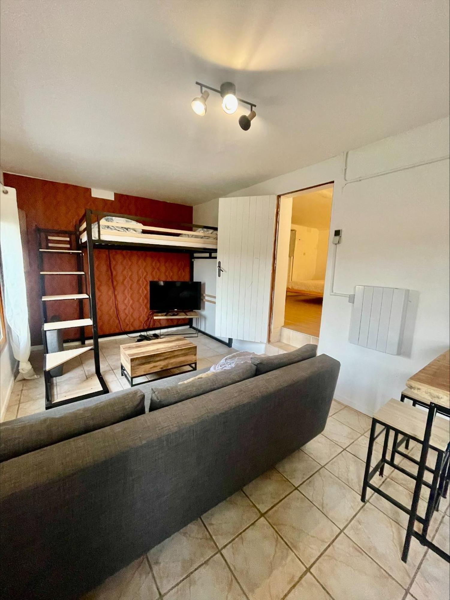 Logement En Rez De Jardin Guérard Exterior foto